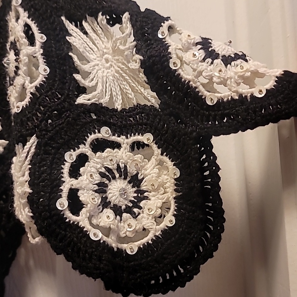 JUST B Black and White Crocheted Cardigan Tie Front, Sz Large - Picture 6 of 9
